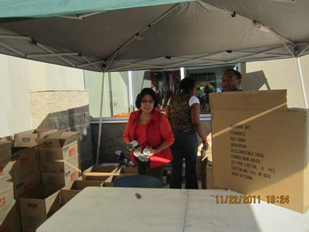 Thanksgiving Food Drive003
