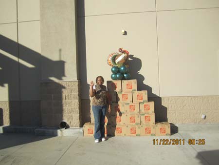 Thanksgiving Food Drive005