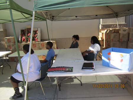Thanksgiving Food Drive006
