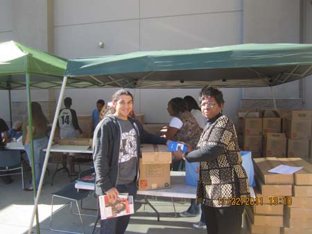 Thanksgiving Food Drive012
