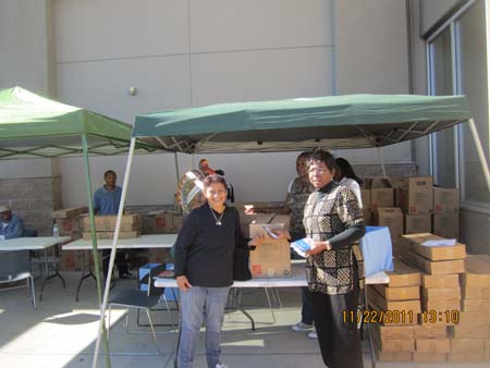 Thanksgiving Food Drive014