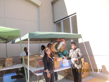 Thanksgiving Food Drive018