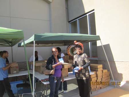 Thanksgiving Food Drive019
