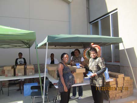 Thanksgiving Food Drive020