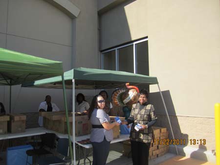 Thanksgiving Food Drive022