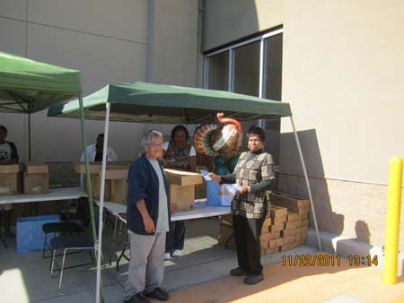 Thanksgiving Food Drive024