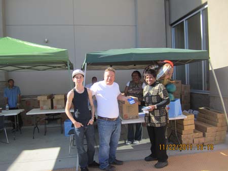 Thanksgiving Food Drive029