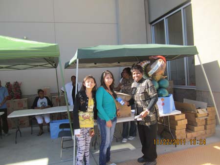 Thanksgiving Food Drive033