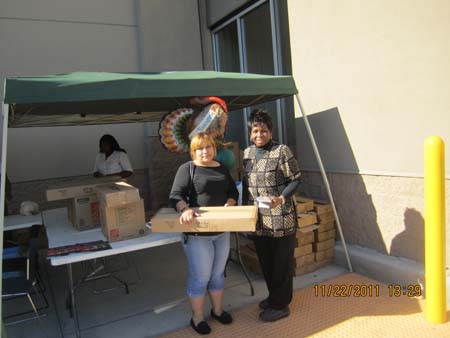 Thanksgiving Food Drive035