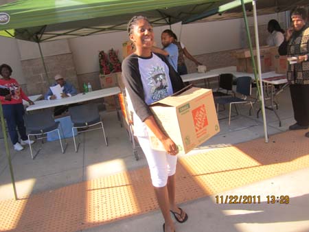 Thanksgiving Food Drive036