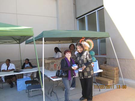 Thanksgiving Food Drive043