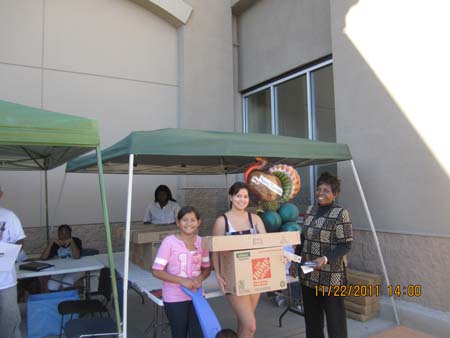 Thanksgiving Food Drive046