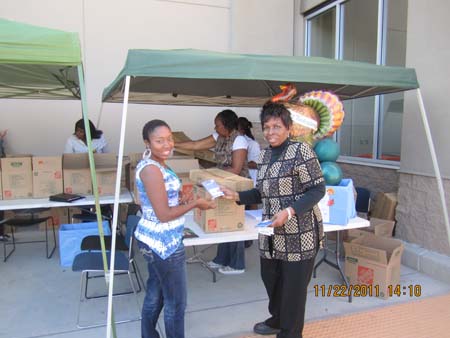 Thanksgiving Food Drive048